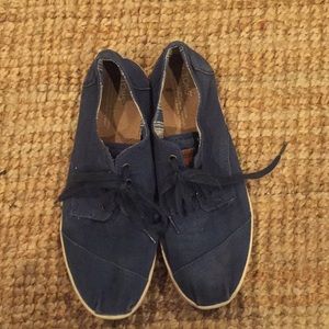 Navy blue toms